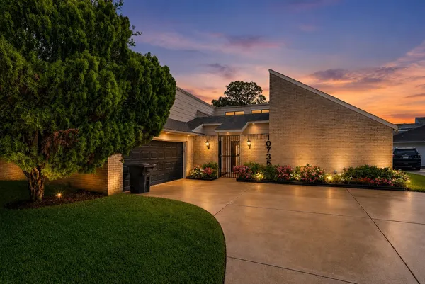 $2,500 | 10735 Kitty Brook Drive, Houston, TX 77071