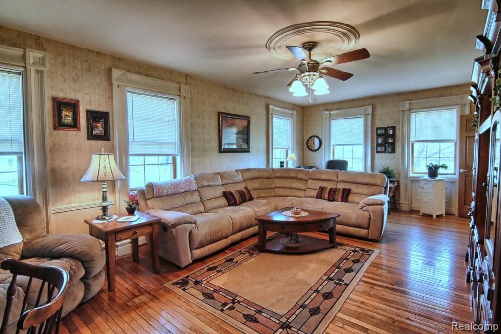 770 West Square Lake Road Troy, MI 48098 - Photo 6 of 30 Great_Room.jpg