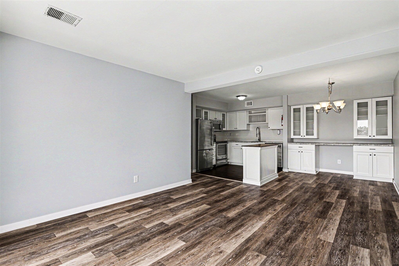 734 West Kilgore Road, Unit 303 Kalamazoo, MI 49008 - Photo 13 of 34