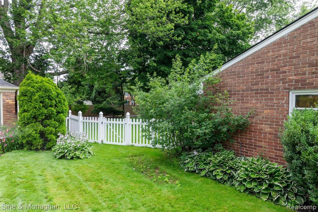 789 Trombley Road Grosse Pointe Park, MI 48230 - Photo 33 of 41