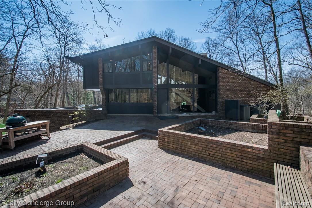 700 Spring Valley Road Ann Arbor, MI 48105 - Photo 36 of 38 Tons of cool outdoor space