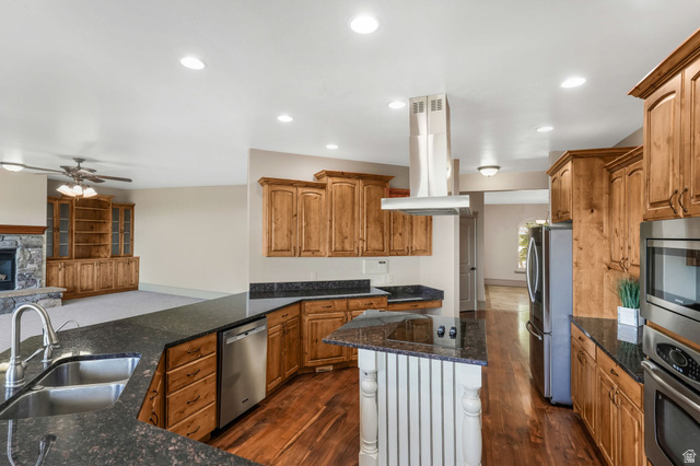1596 Millbrook Way Bountiful, UT 84010 - Photo 9 of 107
