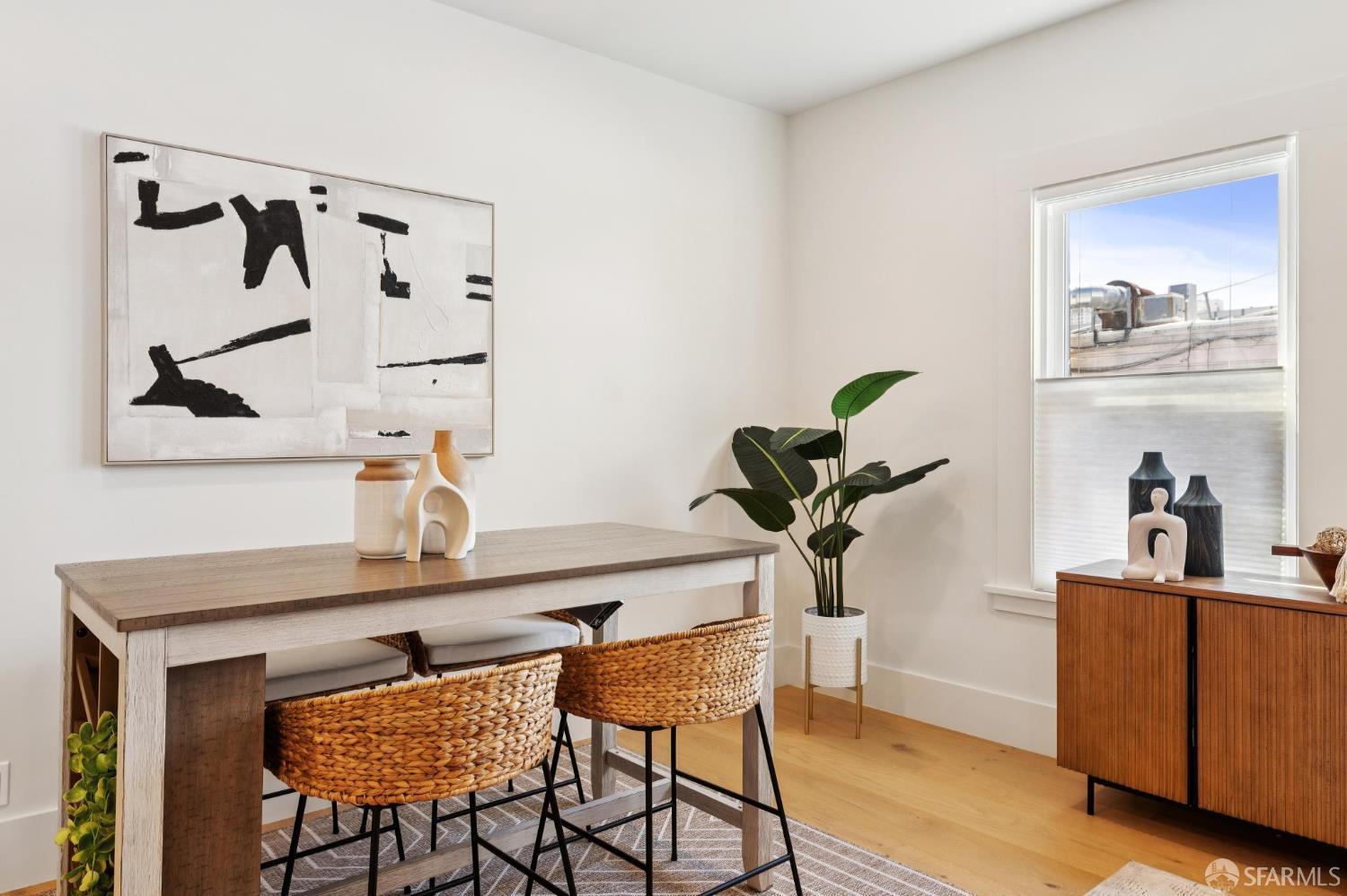 31 Romolo Place, Unit 4 San Francisco, CA 94133 - Photo 3 of 23 a living room with furniture and a potted plant