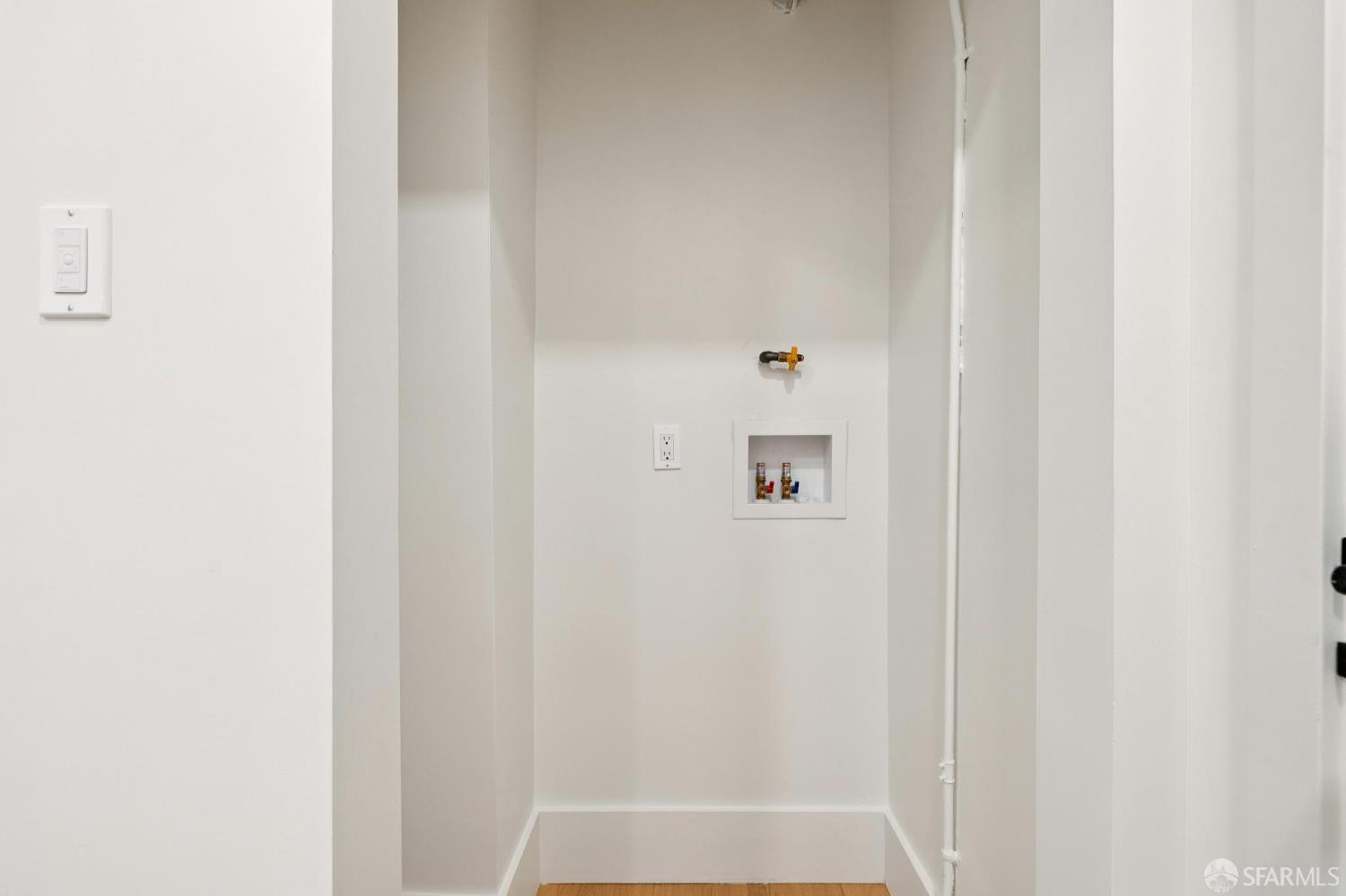 31 Romolo Place, Unit 4 San Francisco, CA 94133 - Photo 10 of 23 a bathroom with a bathtub