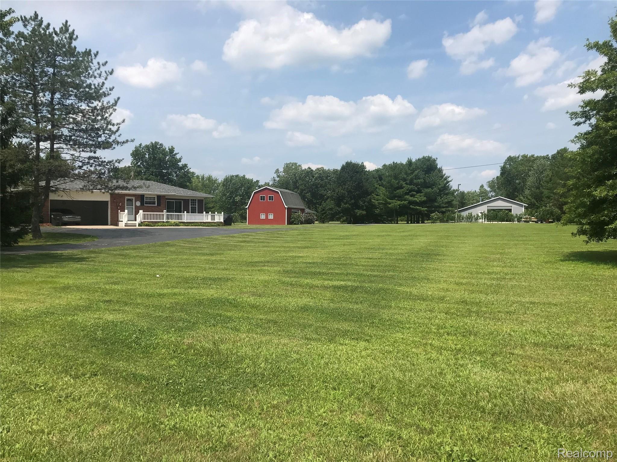 2384 West Labo Road Carleton, MI 48117 - Photo 4 of 63 IMG_8049.JPG
