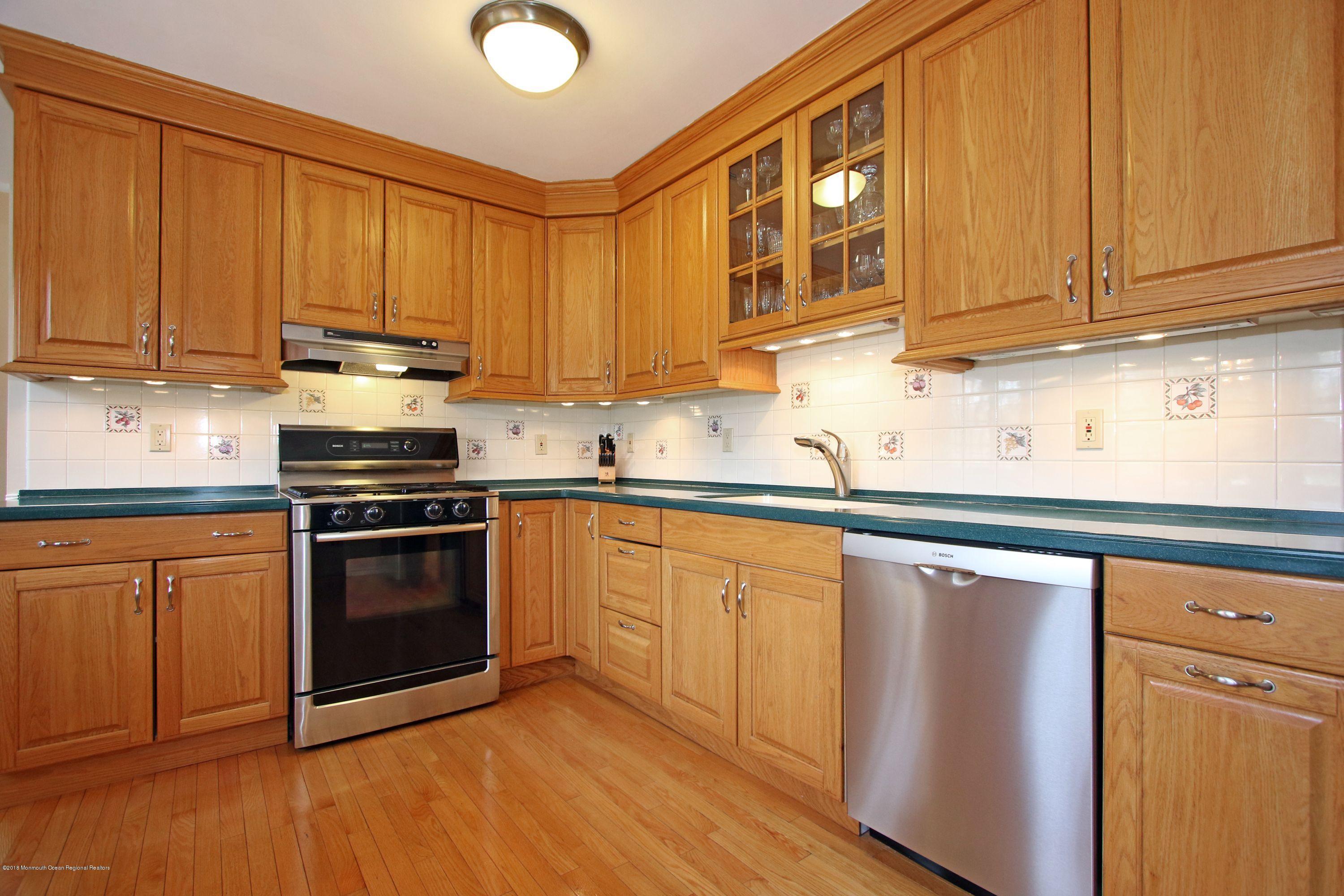 29 Buttonwood Road Middletown, NJ 07748 - Photo 12 of 35 Plenty of Counter