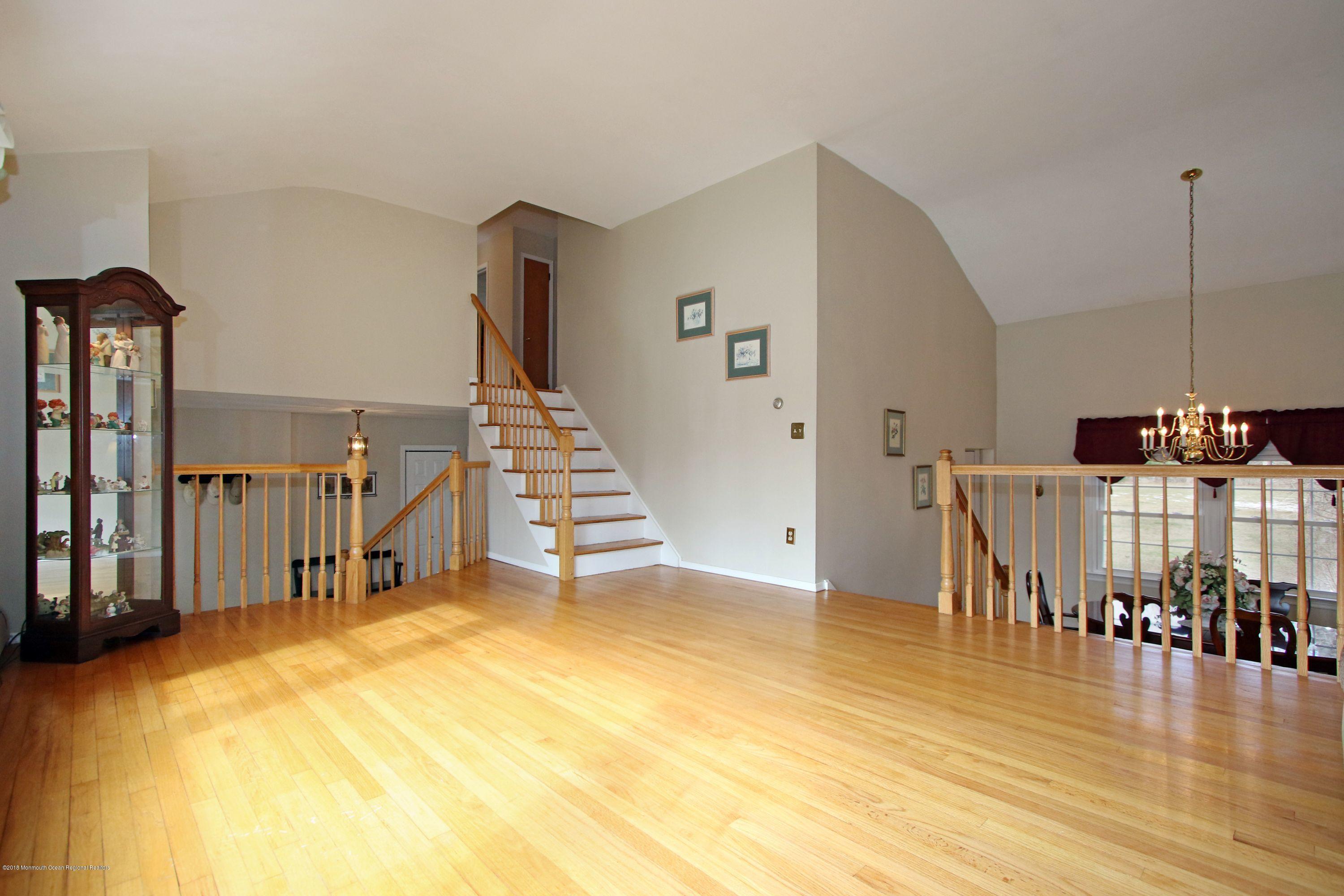 29 Buttonwood Road Middletown, NJ 07748 - Photo 16 of 35 Living Room