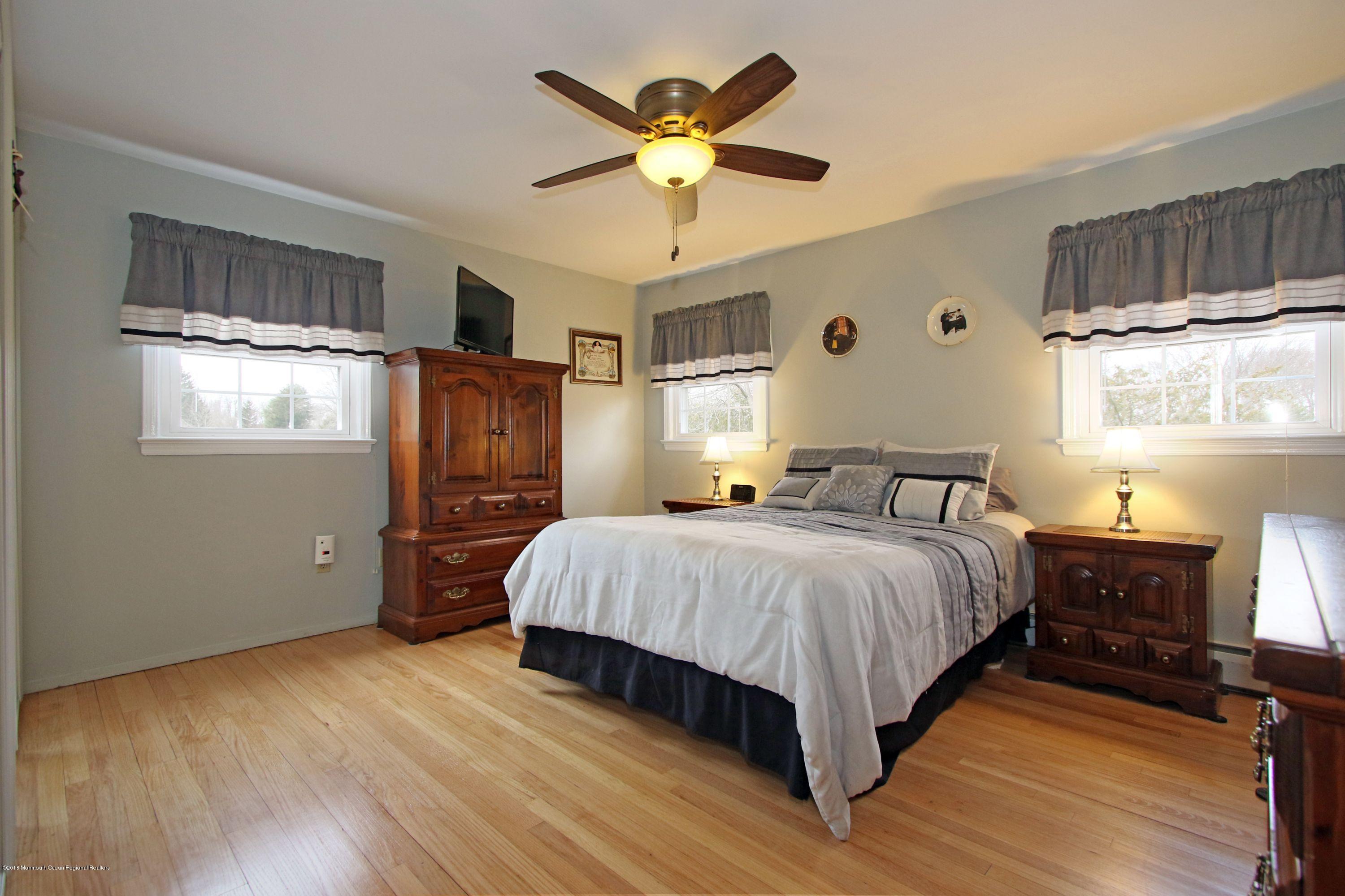 29 Buttonwood Road Middletown, NJ 07748 - Photo 18 of 35 Master Bedroom