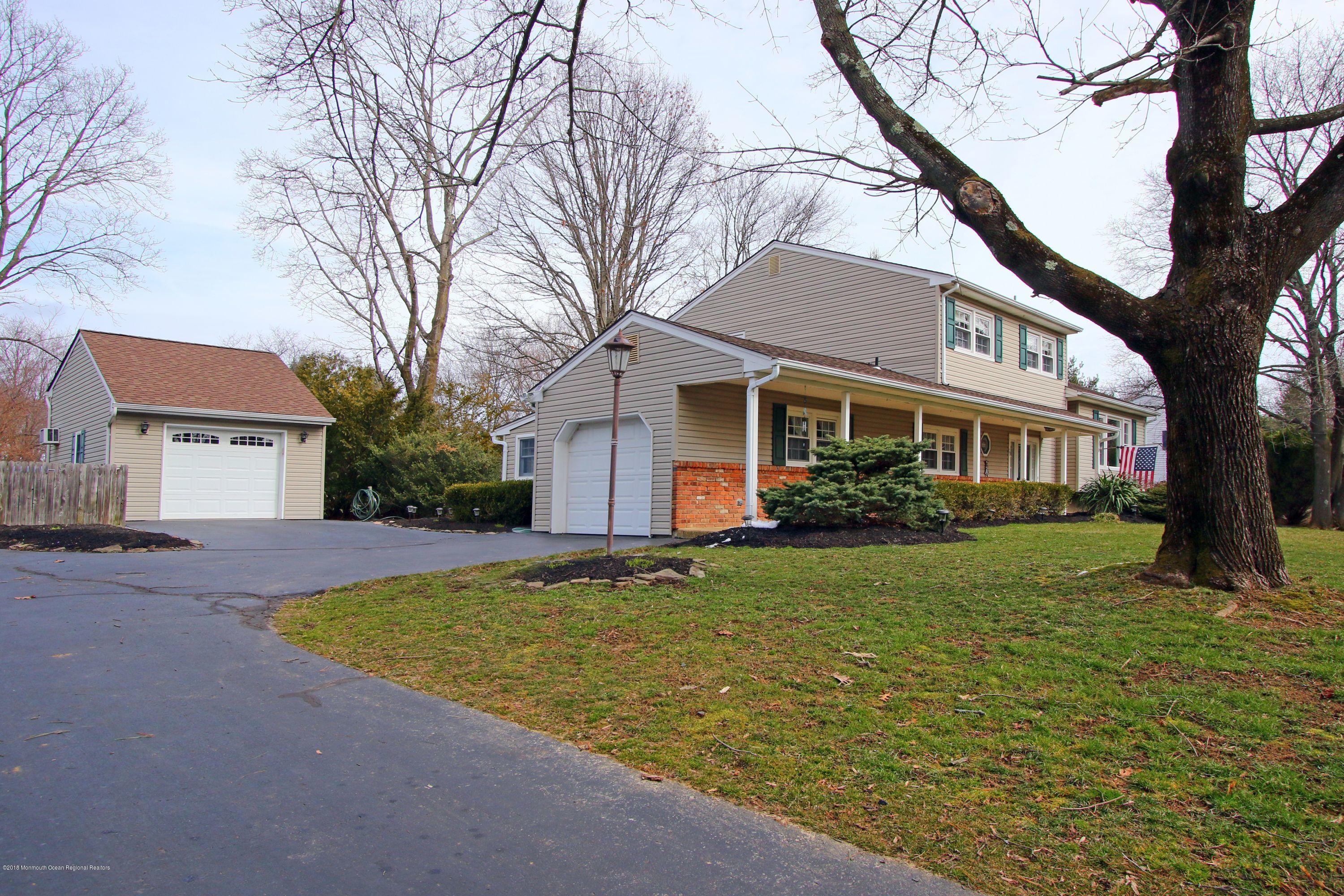 29 Buttonwood Road Middletown, NJ 07748 - Photo 3 of 35 Long oversize driveway