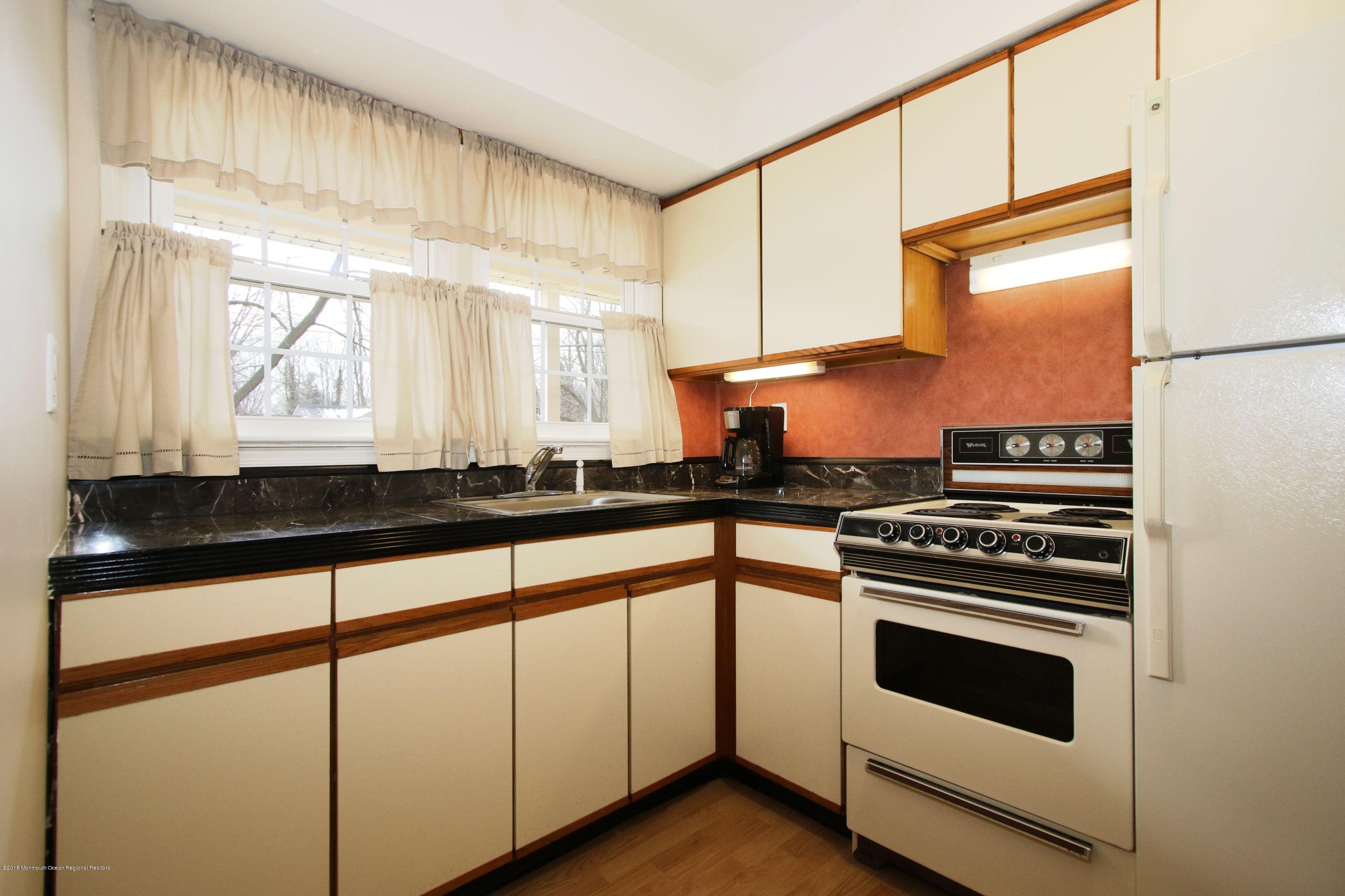 29 Buttonwood Road Middletown, NJ 07748 - Photo 24 of 35 In Law Kitchen