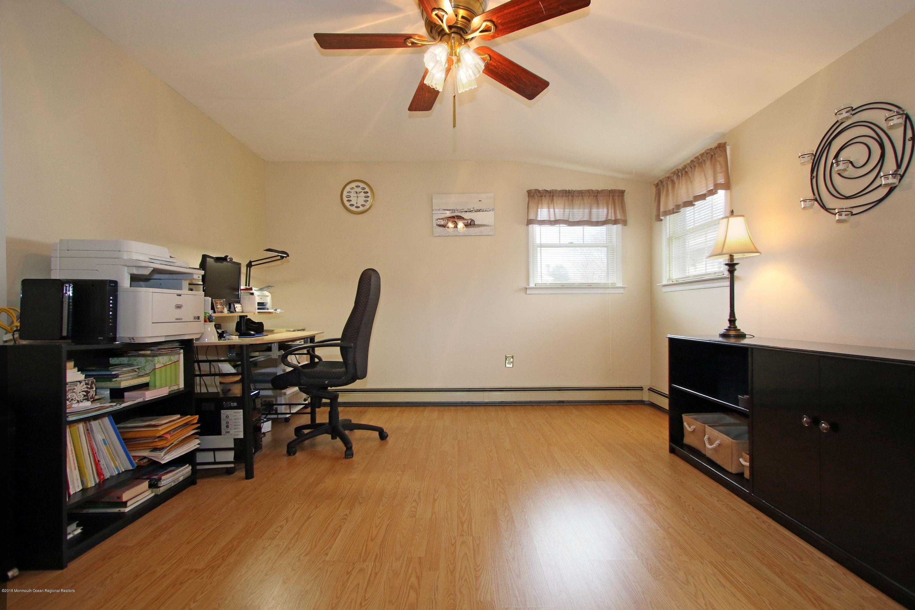 29 Buttonwood Road Middletown, NJ 07748 - Photo 26 of 35 In Law Suite Bedroom