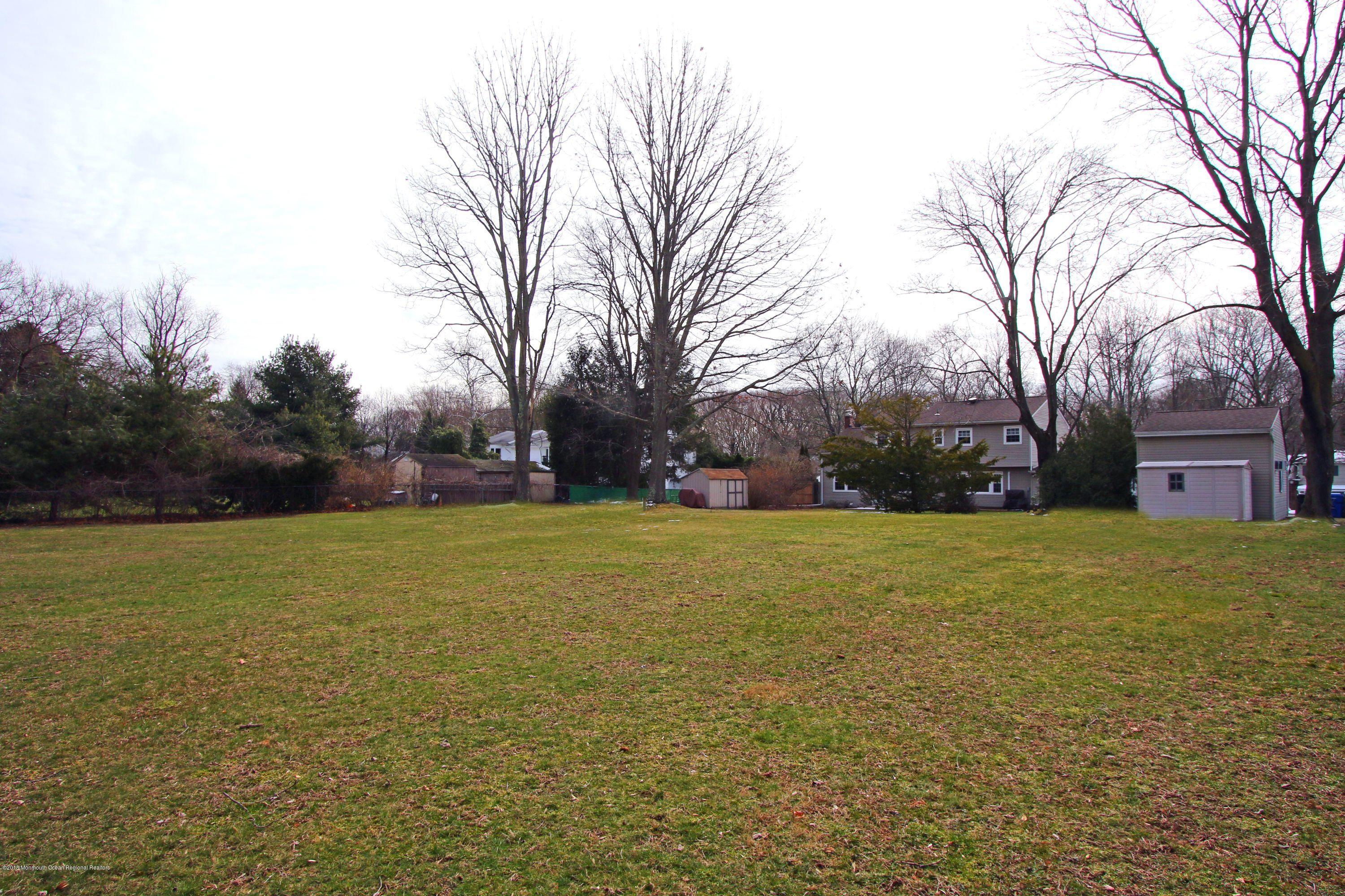 29 Buttonwood Road Middletown, NJ 07748 - Photo 35 of 35 Oversize Backyard