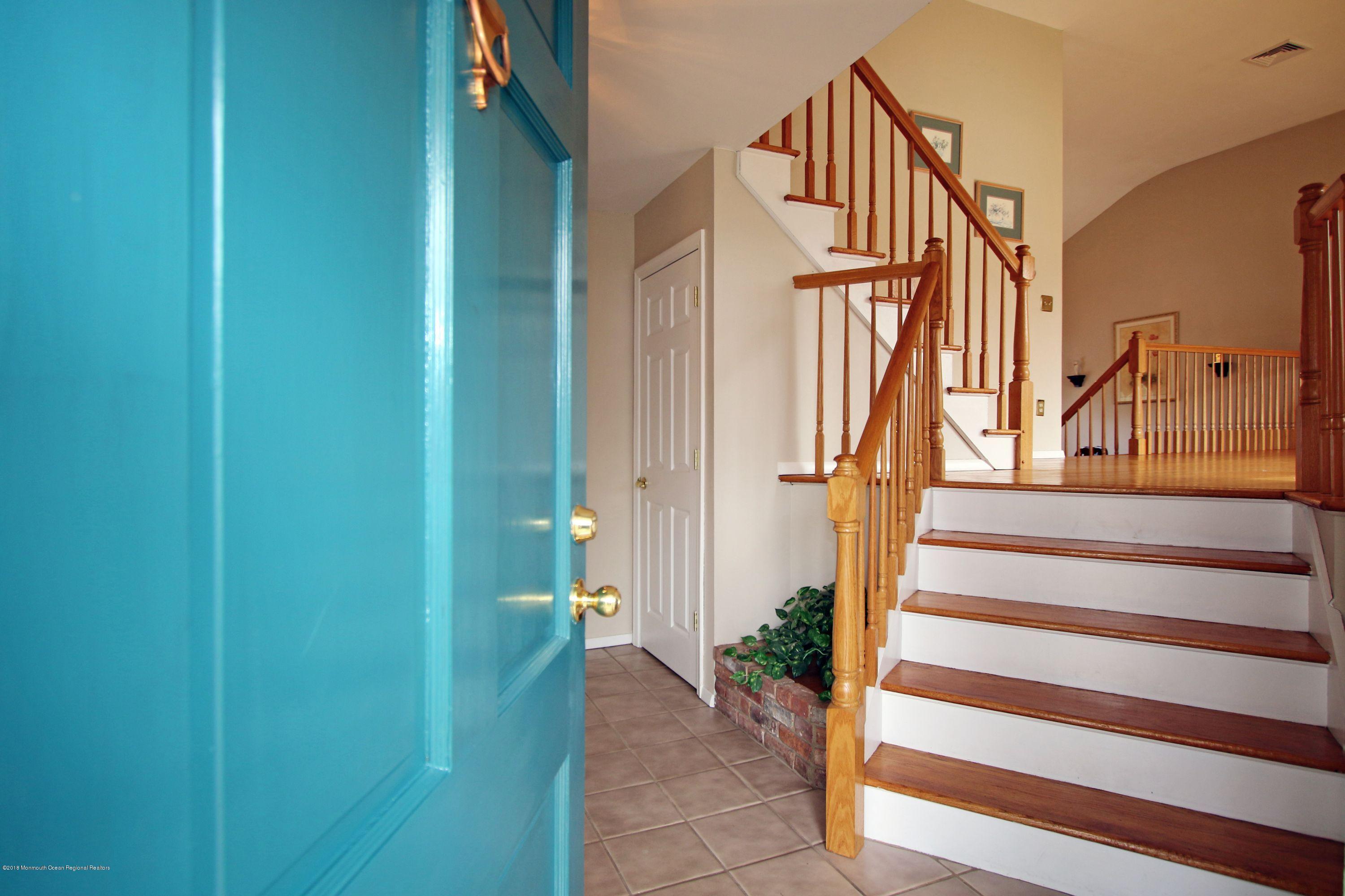 29 Buttonwood Road Middletown, NJ 07748 - Photo 5 of 35 Welcome Home to 29 Buttonwood!