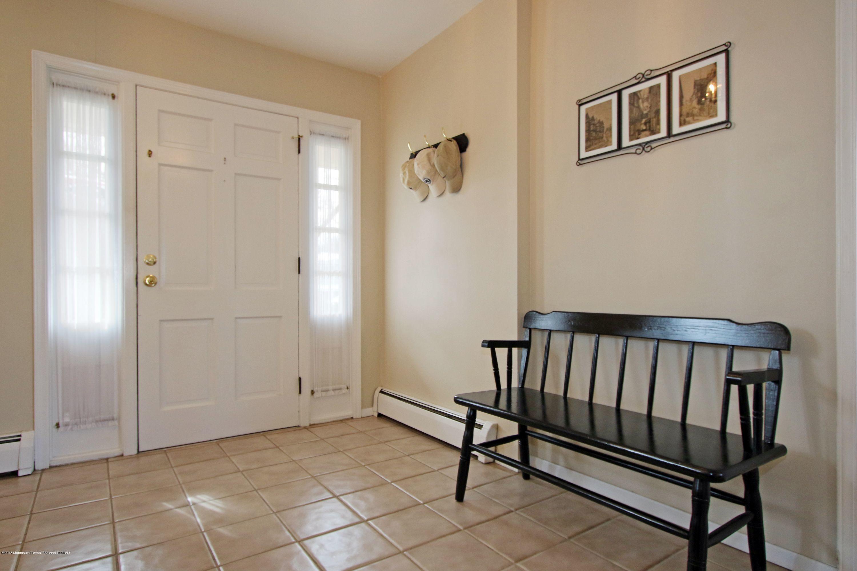 29 Buttonwood Road Middletown, NJ 07748 - Photo 6 of 35 Foyer