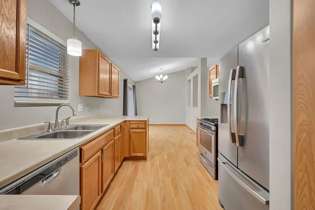 $330,000 | 1640 Clover Court, Romeoville, IL 60446