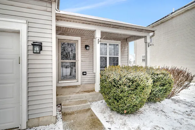 $330,000 | 1640 Clover Court, Romeoville, IL 60446