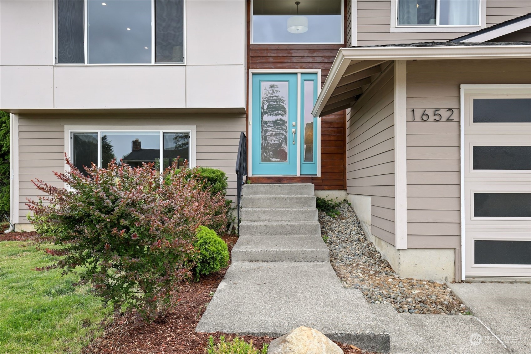 1652 Index Avenue Southeast Renton, WA 98058 - Photo 2 of 40 Gallery Image 2