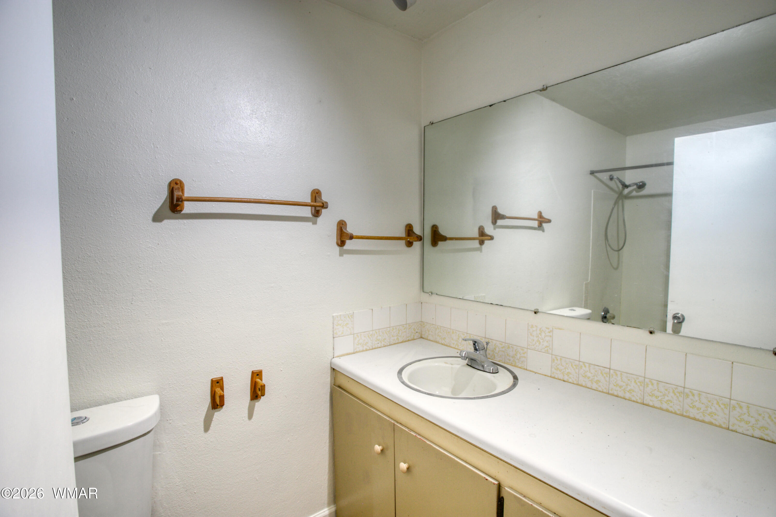 94 Southlake Road Lakeside, AZ 85929 - Photo 5 of 16 a bathroom with a granite countertop sink and a toilet