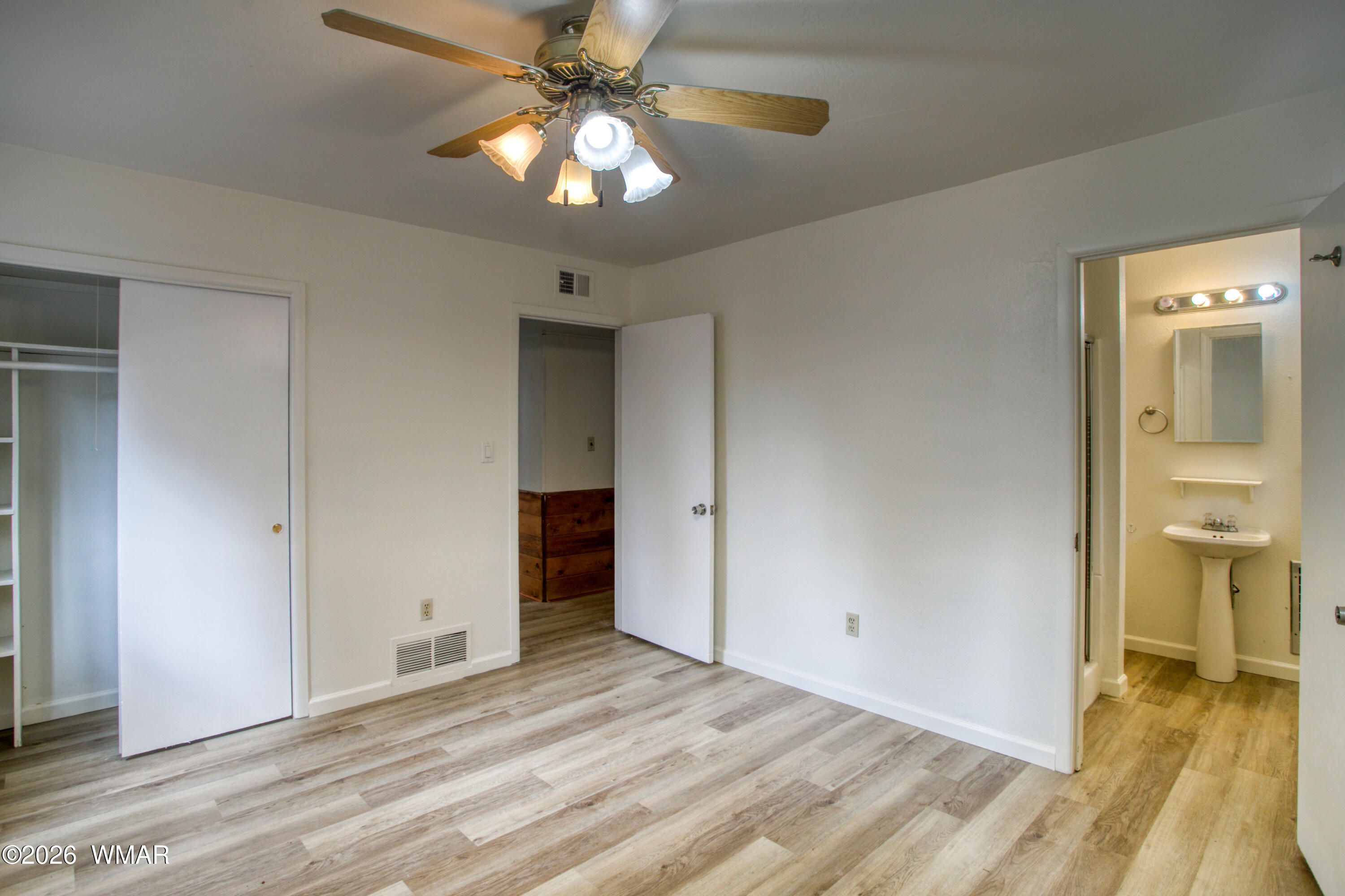 94 Southlake Road Lakeside, AZ 85929 - Photo 7 of 16 a view of a big room with wooden floor and chandelier fan