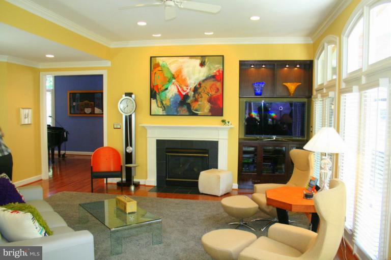 11108 Chessington Place Reston, VA 20194 - Photo 3 of 26 Family Room