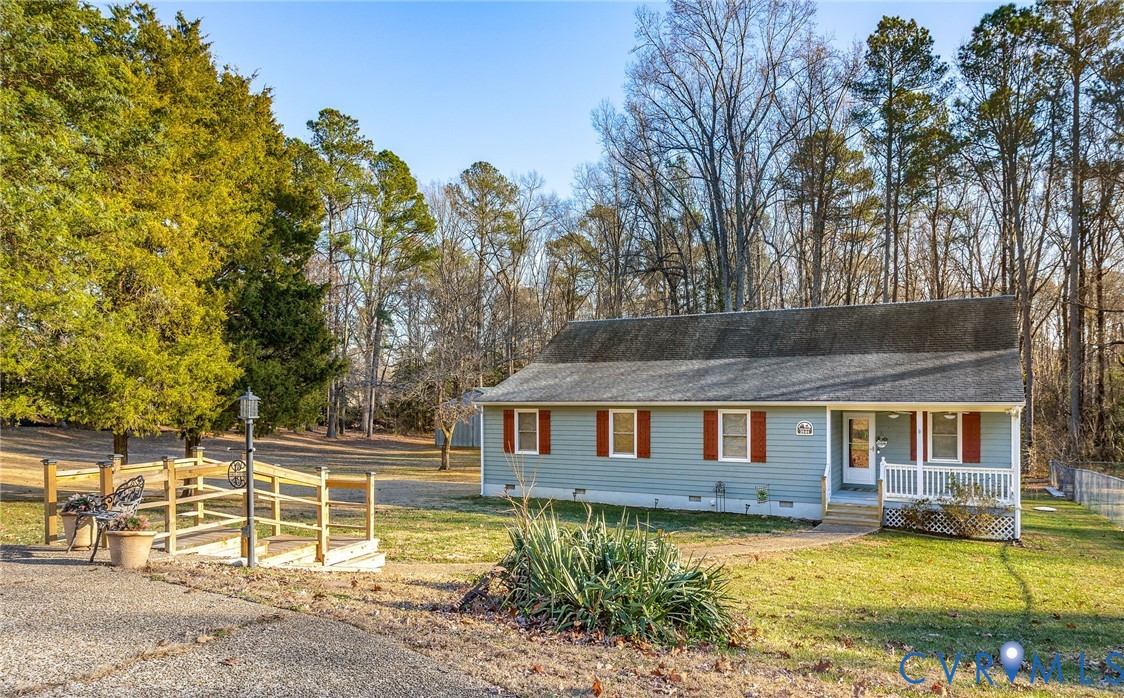 2901 Tipton Street Colonial Heights, VA 23834 - Photo 2 of 29 View of front of house with crawl space, a front y