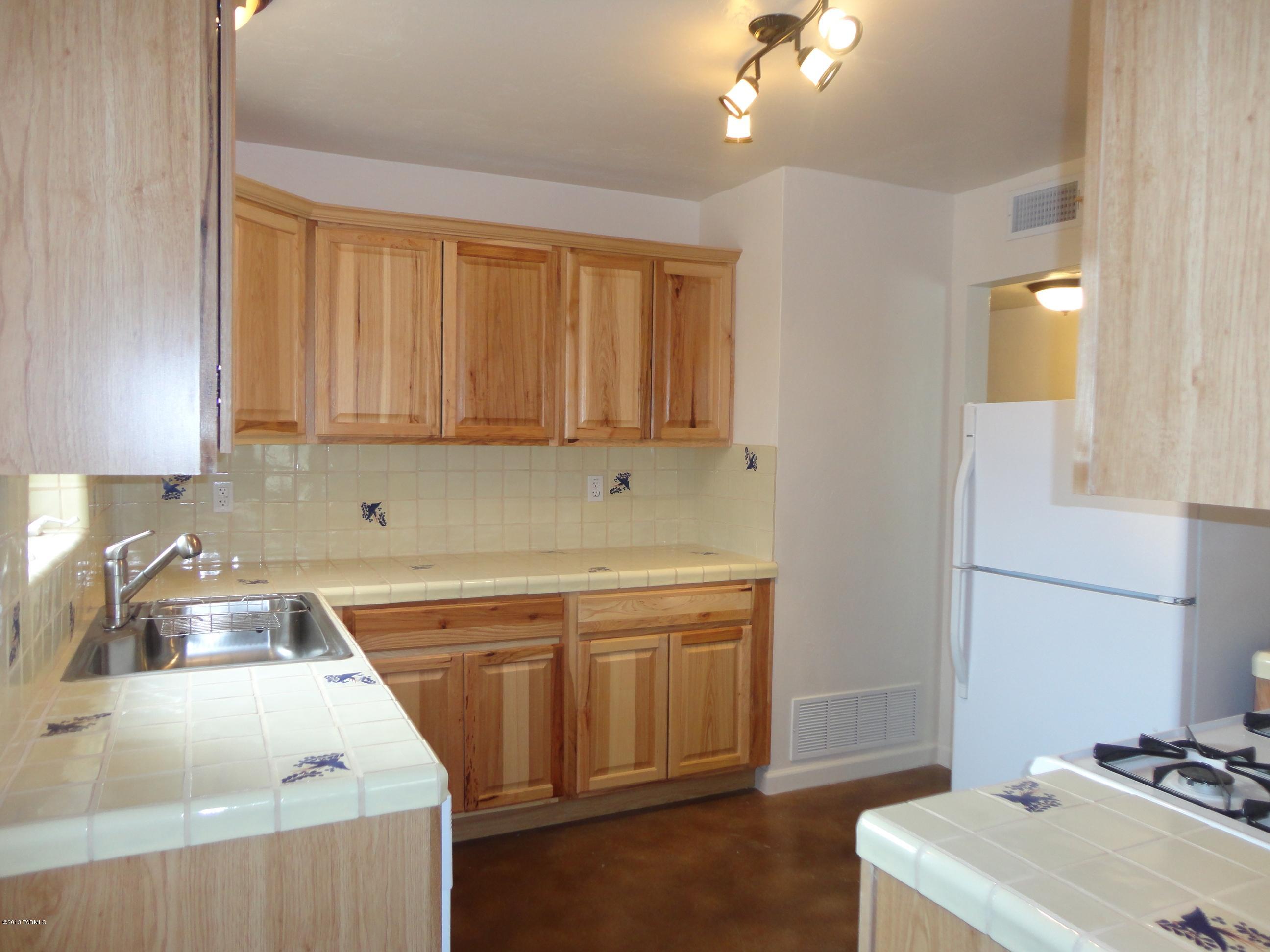 3233 East Silverlake Road Tucson, AZ 85713 - Photo 4 of 17 Gallery Image 4