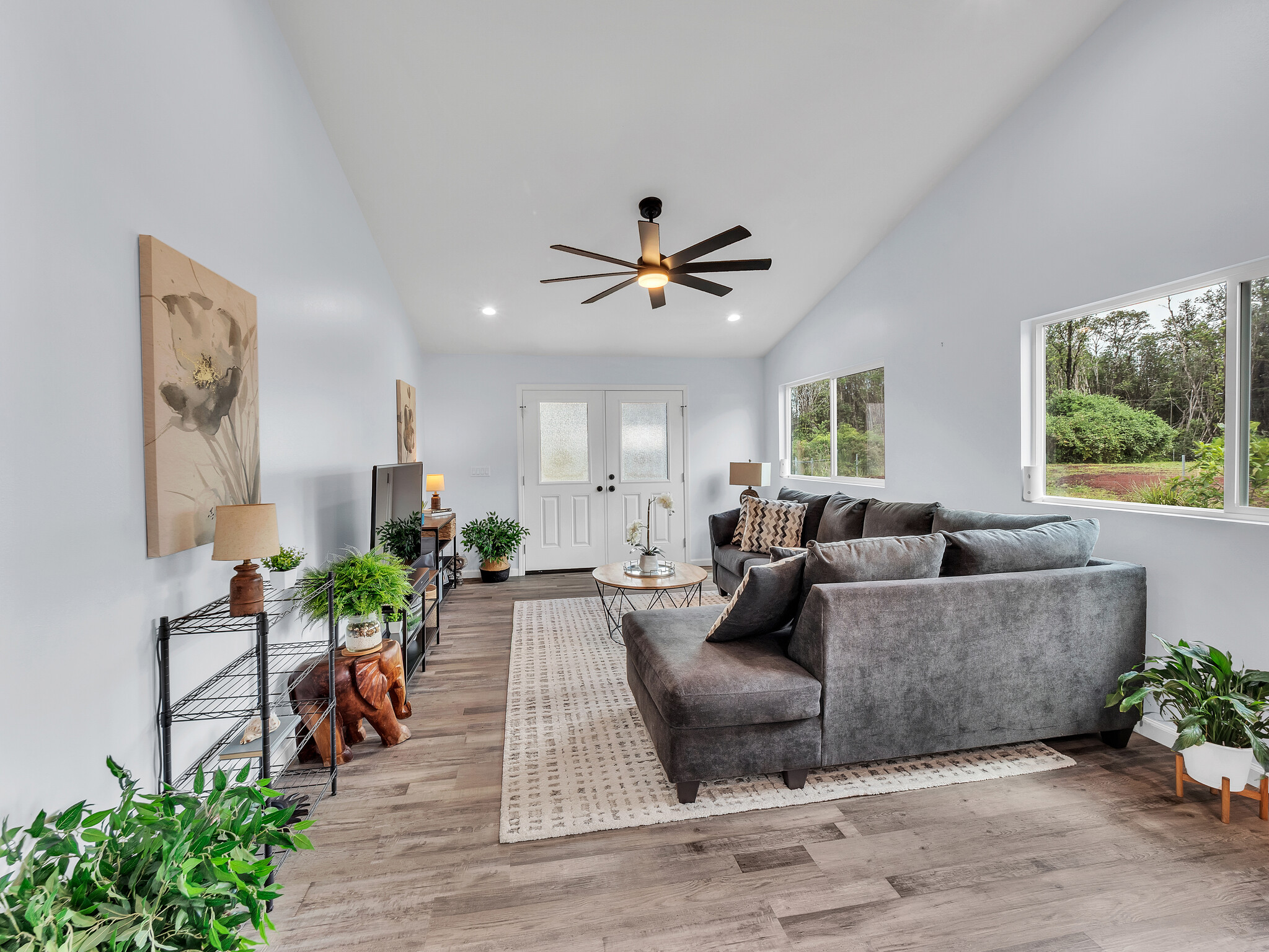 11-2789 Hibiscus Street Mountain View, HI 96771 - Photo 7 of 30 a living room with furniture a window and a ceiling fan
