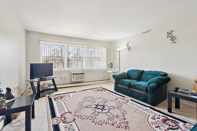 $284,900 | 24 Woodedge Avenue, Unit A8, Edison, NJ 08817