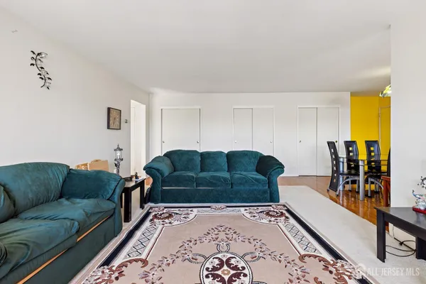 $284,900 | 24 Woodedge Avenue, Unit A8, Edison, NJ 08817