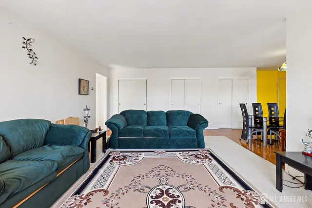 $284,900 | 24 Woodedge Avenue, Unit A8, Edison, NJ 08817