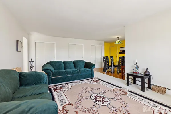 $284,900 | 24 Woodedge Avenue, Unit A8, Edison, NJ 08817