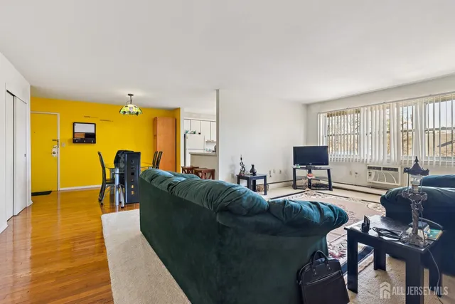 $284,900 | 24 Woodedge Avenue, Unit A8, Edison, NJ 08817