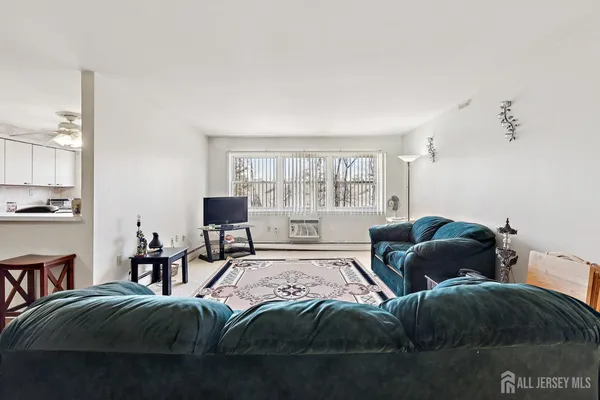 $284,900 | 24 Woodedge Avenue, Unit A8, Edison, NJ 08817