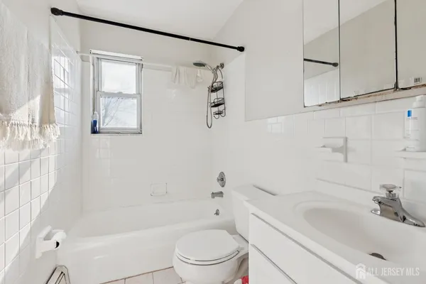 $284,900 | 24 Woodedge Avenue, Unit A8, Edison, NJ 08817