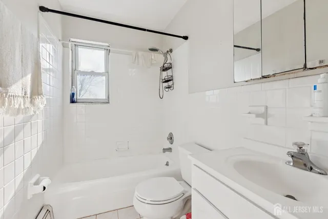 $284,900 | 24 Woodedge Avenue, Unit A8, Edison, NJ 08817