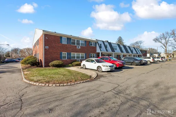 $284,900 | 24 Woodedge Avenue, Unit A8, Edison, NJ 08817