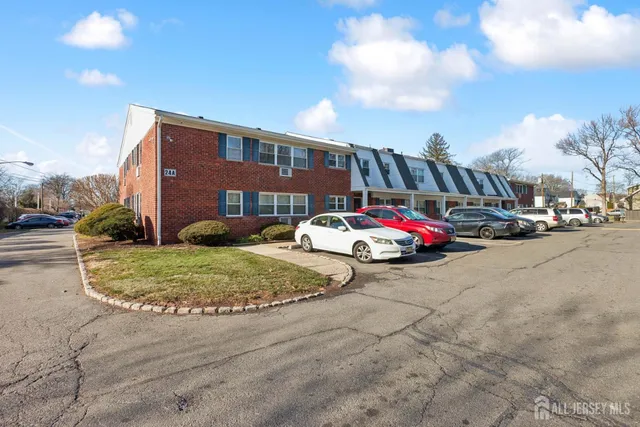 $284,900 | 24 Woodedge Avenue, Unit A8, Edison, NJ 08817