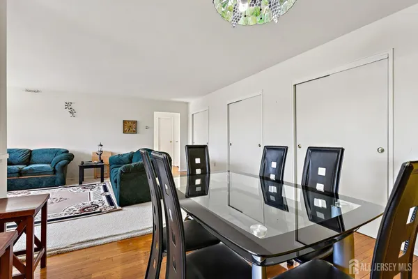 $284,900 | 24 Woodedge Avenue, Unit A8, Edison, NJ 08817