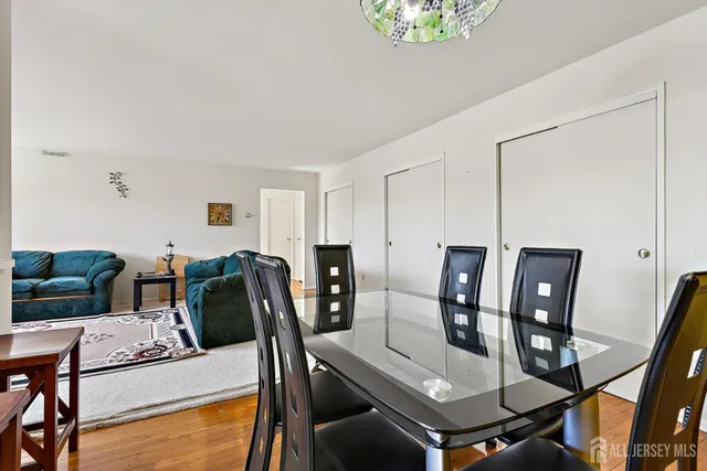 $284,900 | 24 Woodedge Avenue, Unit A8, Edison, NJ 08817