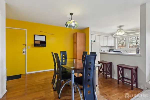 $284,900 | 24 Woodedge Avenue, Unit A8, Edison, NJ 08817