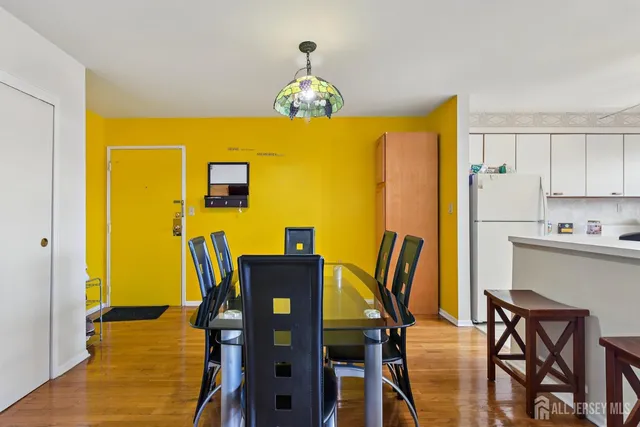 $284,900 | 24 Woodedge Avenue, Unit A8, Edison, NJ 08817