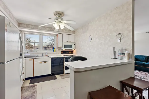 $284,900 | 24 Woodedge Avenue, Unit A8, Edison, NJ 08817