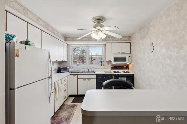 $284,900 | 24 Woodedge Avenue, Unit A8, Edison, NJ 08817