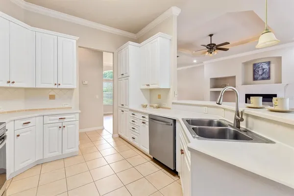 $2,600 | 8430 Southwest 10th Place, Gainesville, FL 32607