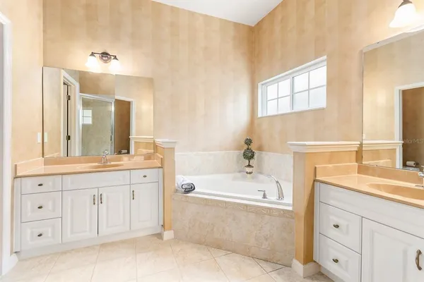 $2,600 | 8430 Southwest 10th Place, Gainesville, FL 32607