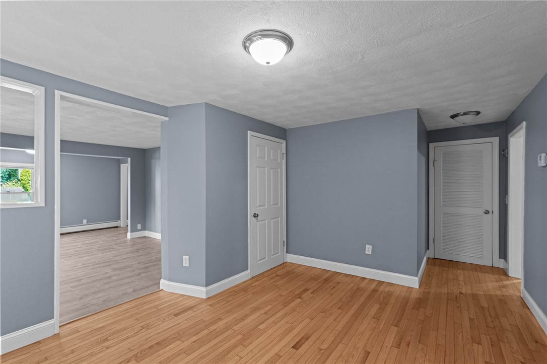 136 Riverside Avenue Warwick, RI 02889 - Photo 3 of 50 Gallery Image 3