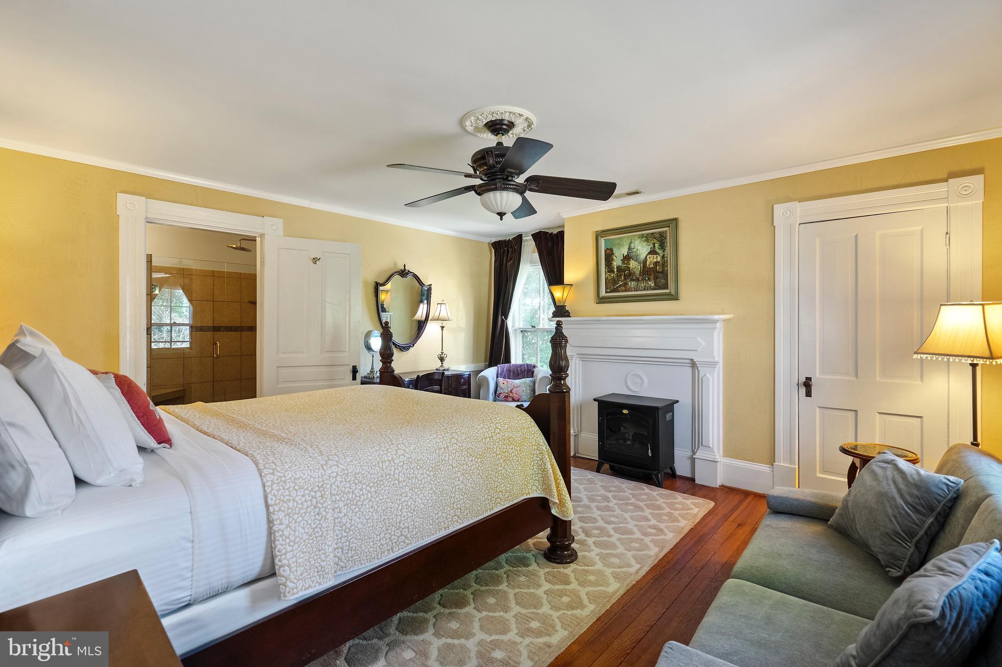 189 Main Street Washington, VA 22747 - Photo 21 of 46 BandB Bedroom