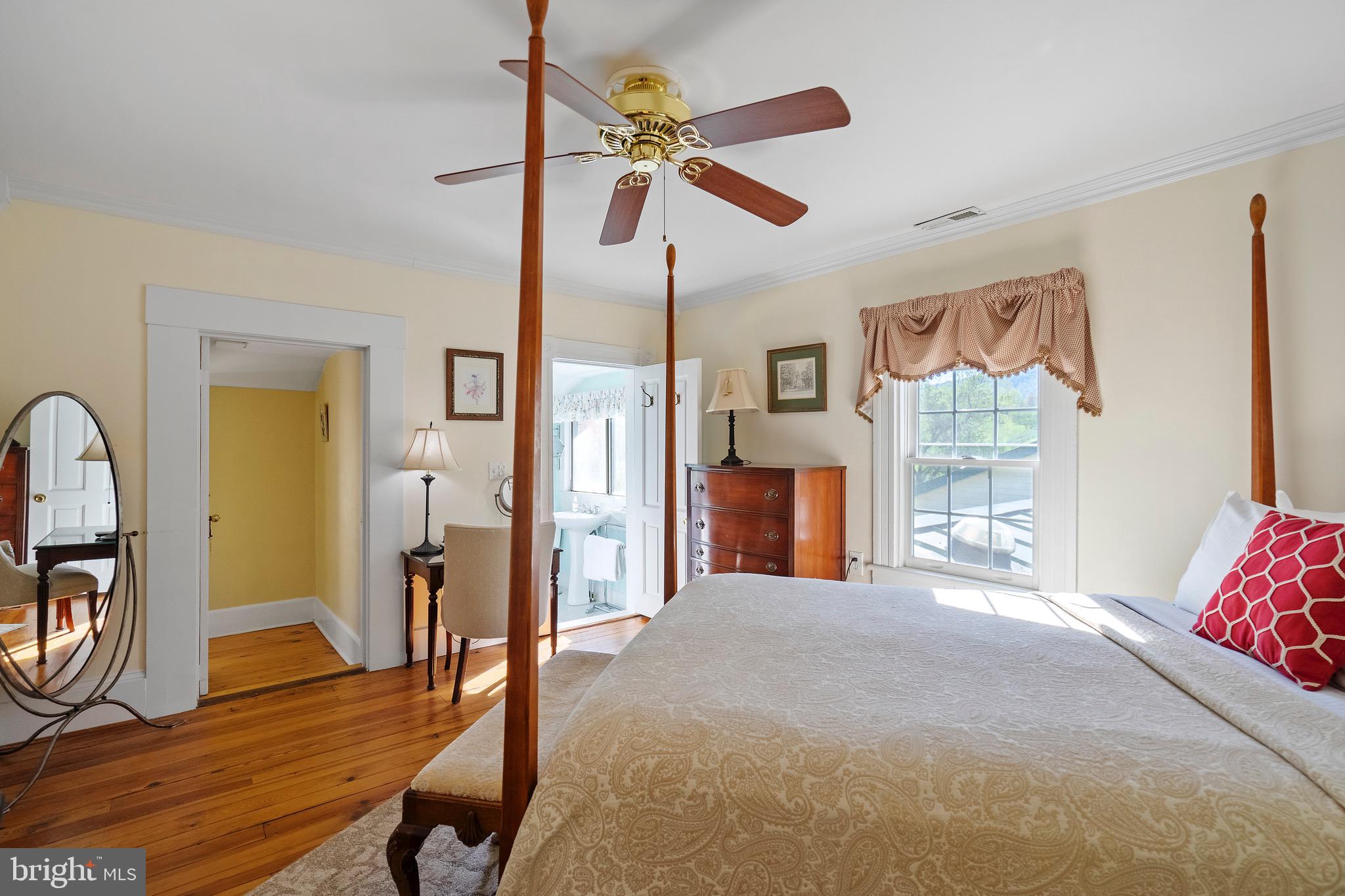 189 Main Street Washington, VA 22747 - Photo 24 of 46 BandB Bedroom
