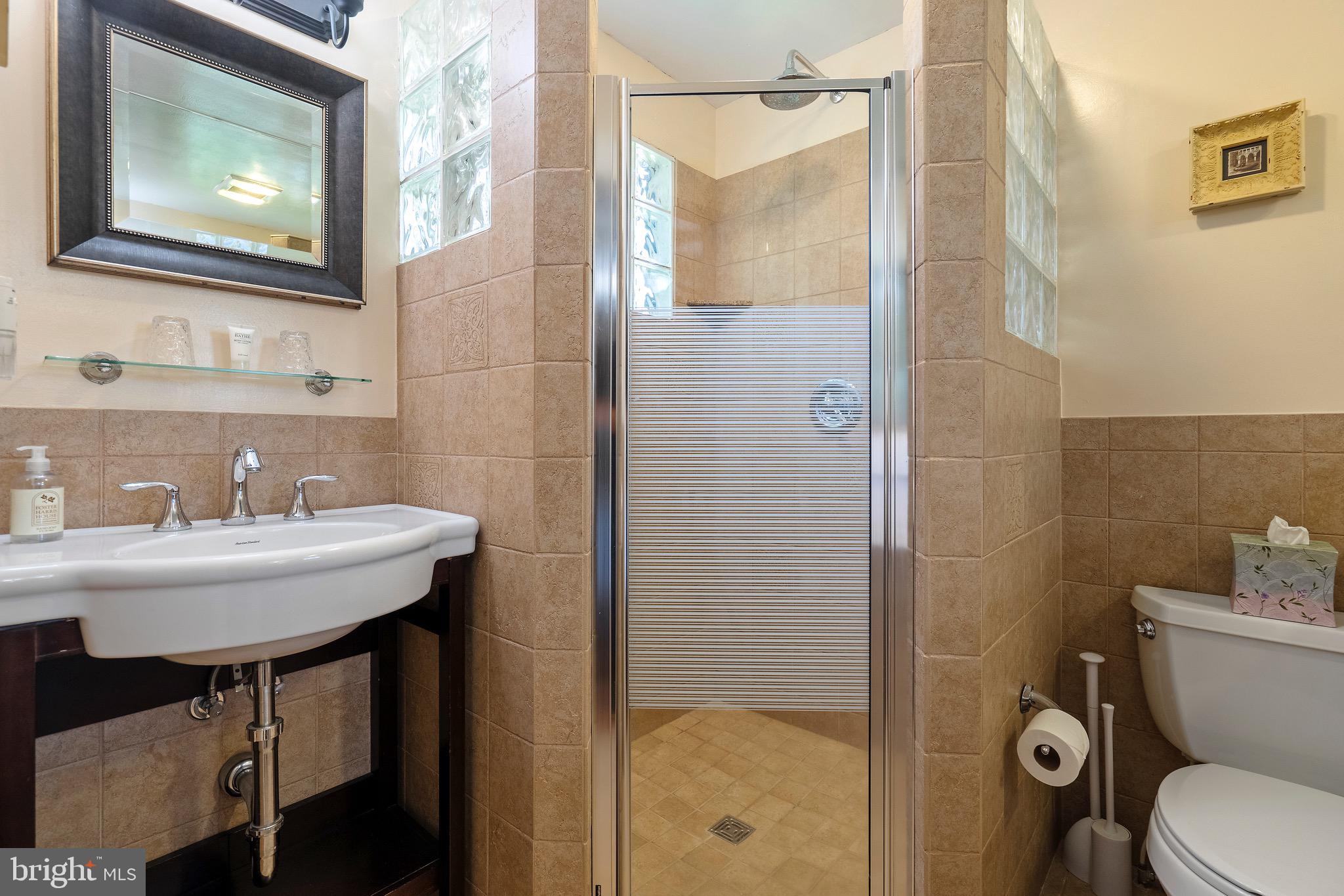 189 Main Street Washington, VA 22747 - Photo 27 of 46 BandB Bath