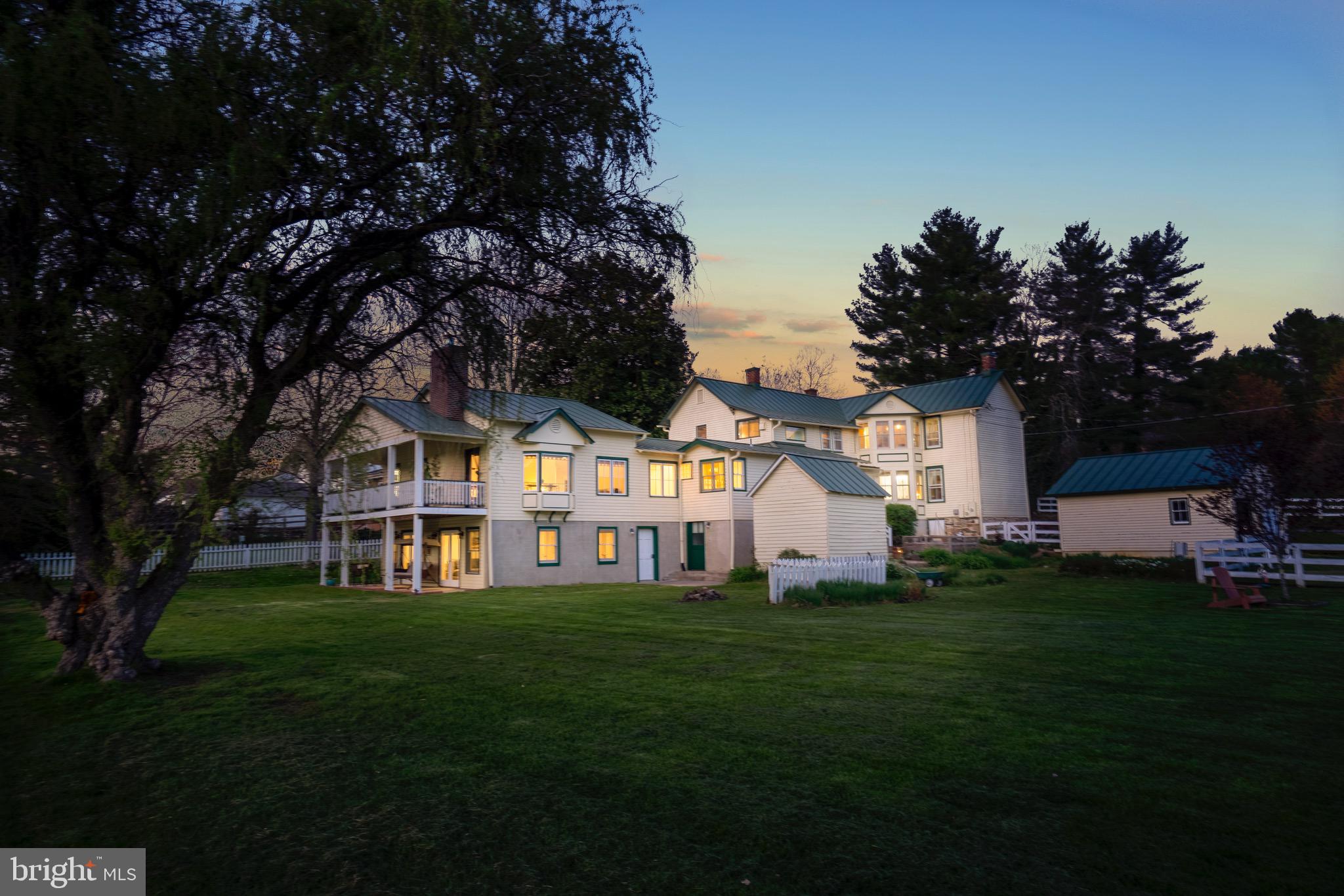 189 Main Street Washington, VA 22747 - Photo 3 of 46 BandB with attached Residence (rear)